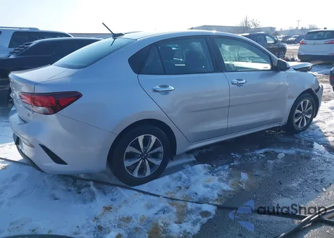 2021 Kia Rio S z USA, uszkodzony, nr VIN 3KPA24AD1ME395259